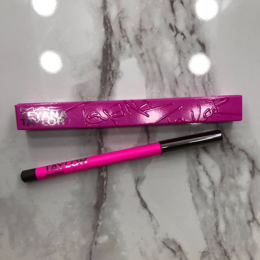 Mac lip liner